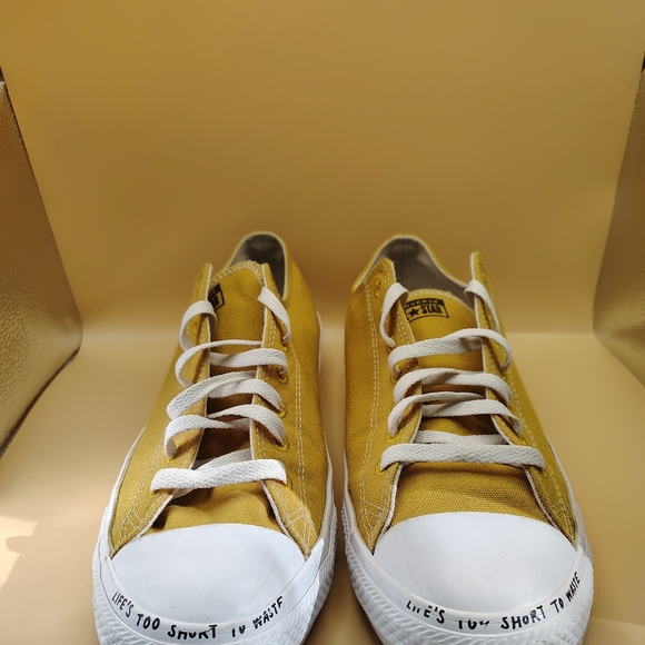 Converse Low Tops - Picture 1 of 8
